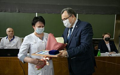 RECTOR OF KSMU V.A. LAZARENKO PRESENTED AWARDS TO EMPLOYEES OF BUDGETARY MEDICAL ESTABLISHMENT KURSK REGIONAL CLINICAL HOSPITAL